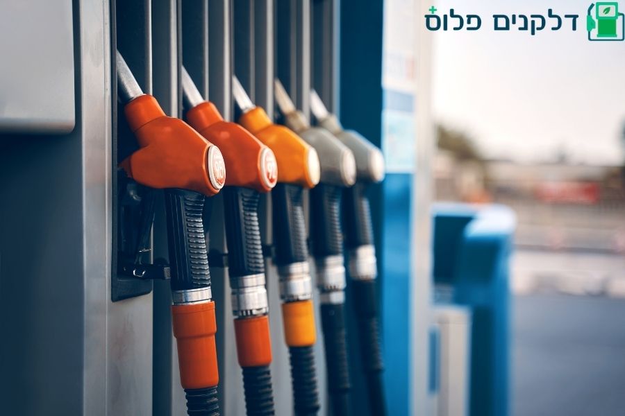 דלקנים בתחנת דלק